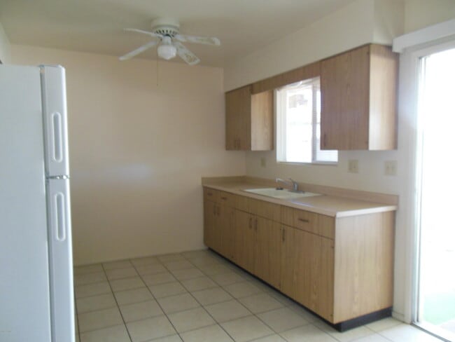 Building Photo - 10553 W Coggins Dr