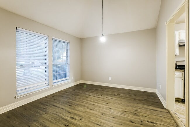 Building Photo - 18626 Droitwich Dr