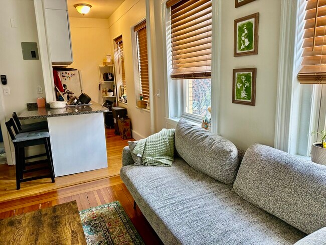 Building Photo - 108 Myrtle St