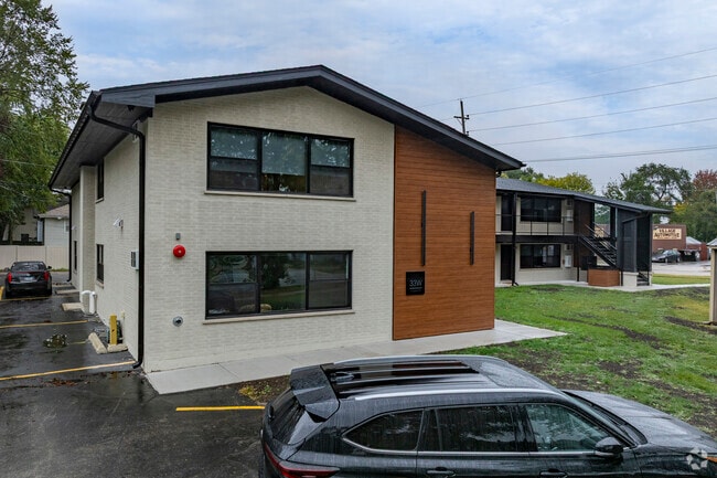 Alternate Community Image - 33 W Naperville Rd