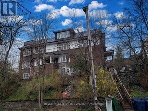 Building Photo - 435 Parkside Dr