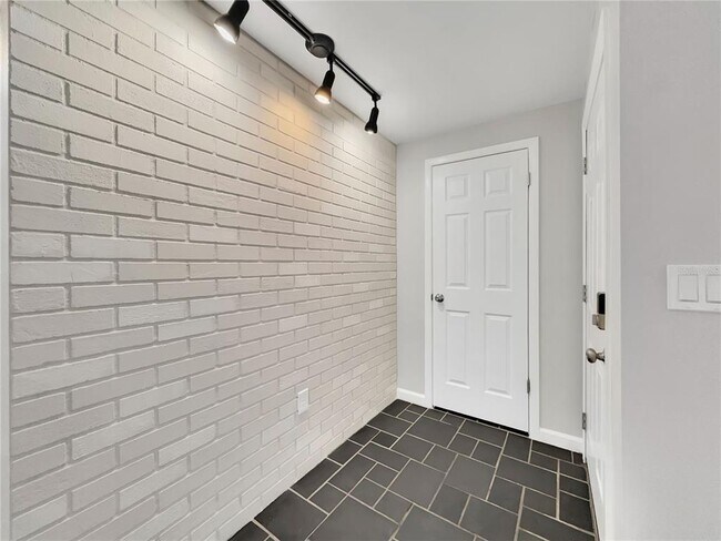 Foto del edificio - 9240 Glen Moor Ln