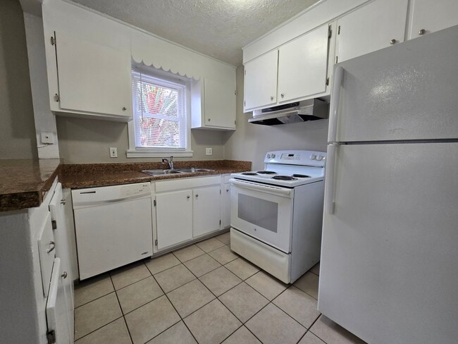 Foto del edificio - 2018 Lanier Dr