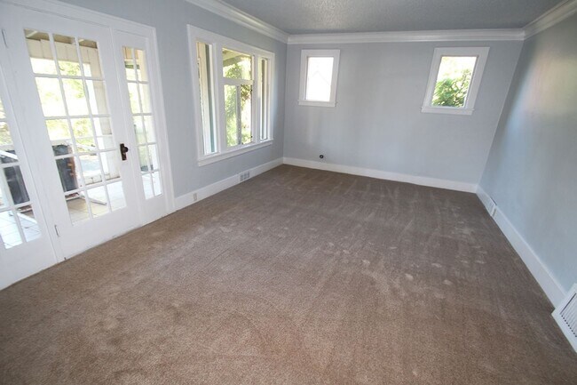 Foto del edificio - PRIVATE BOTHELL HOME FOR RENT W LARGE YARD & NEW PAINT & CARPET!