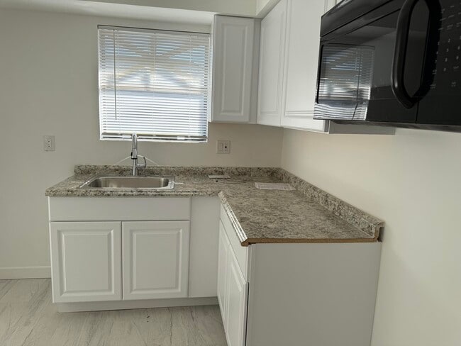 Building Photo - 2103 Wharf Ln