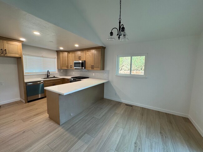 Foto del edificio - 2204 Lausett Ave