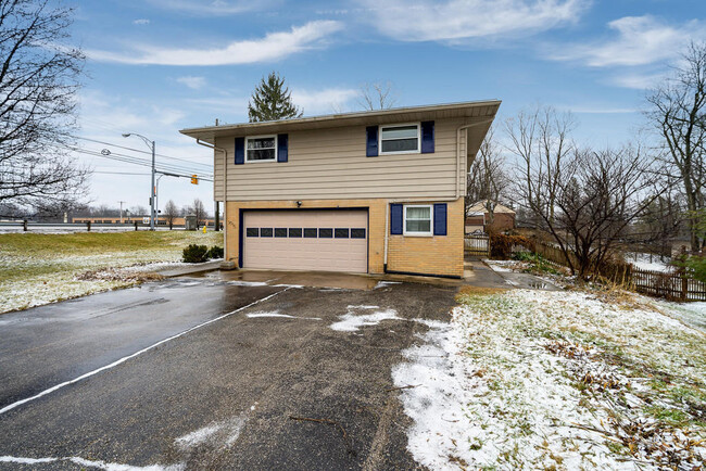 Building Photo - 3015 Dayton Xenia Rd
