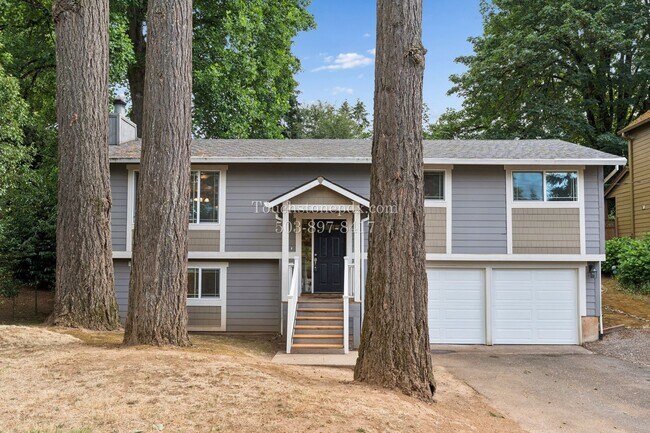 Foto del edificio - Inviting West Linn 4 Bed Home with Wood Fireplace, Deck, and 2-Car Garage