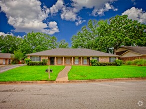 Building Photo - 2202 Aberdeen Dr