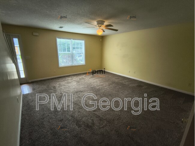 Foto del edificio - 8370 Hollis St
