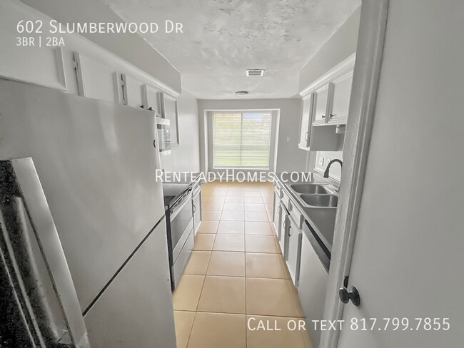 Foto del edificio - 602 Slumberwood Dr