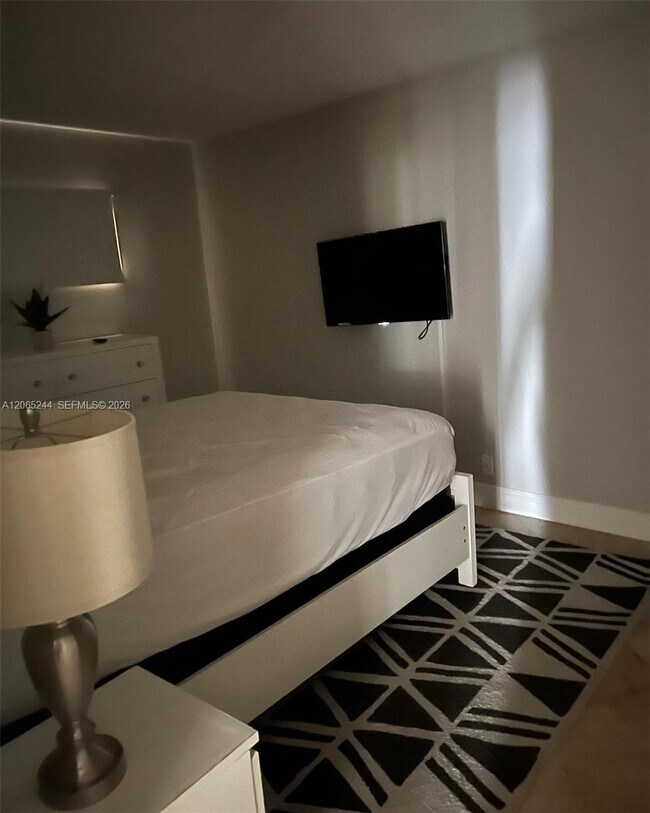 Foto del edificio - 1717 N Bayshore Dr