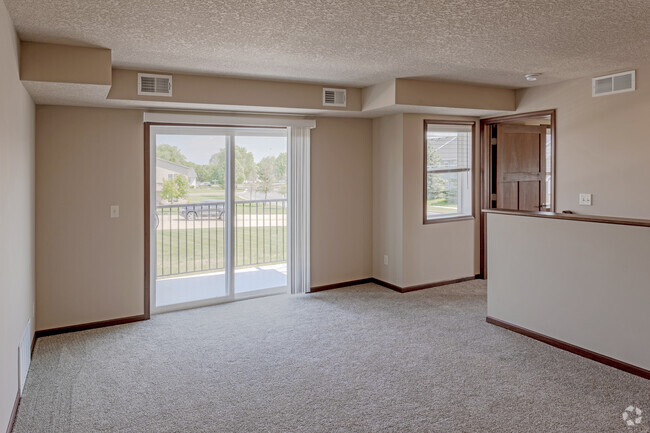 2BR, 2BA Corner Split - 1150 SF - Ward Rentals in Hutchinson