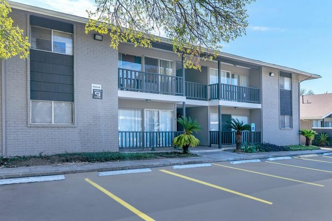 Building Photo - The Aliso