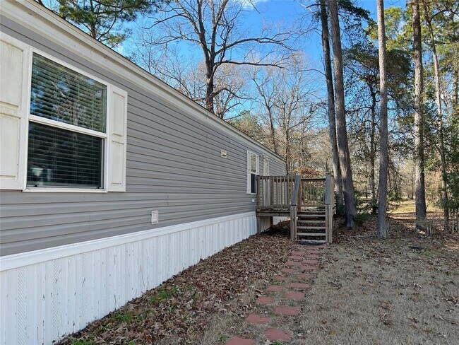 Building Photo - 400 Hidden Oaks Dr