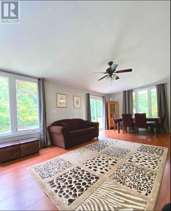 Photo du bâtiment - 4870 Mapleview Crescent