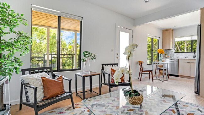 Foto del edificio - 1570 Myra Ave