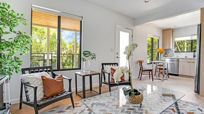 Building Photo - 1570 Myra Ave