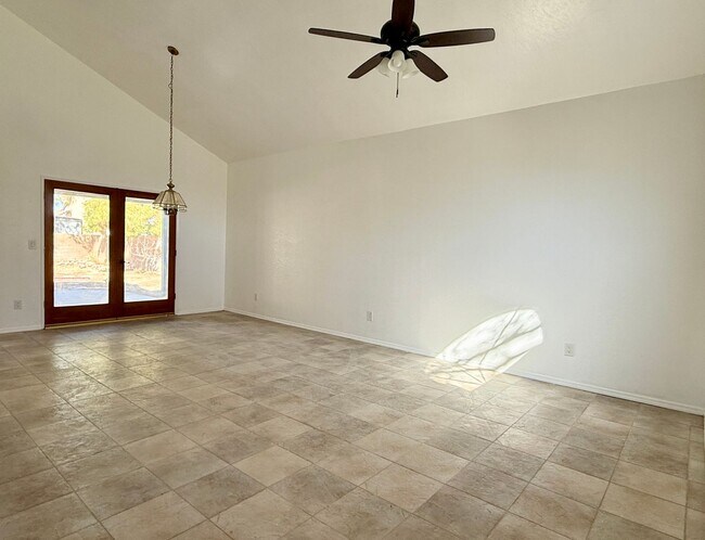 Foto del edificio - NORTHWEST SOLAR HOME - AVAILABLE NOW!