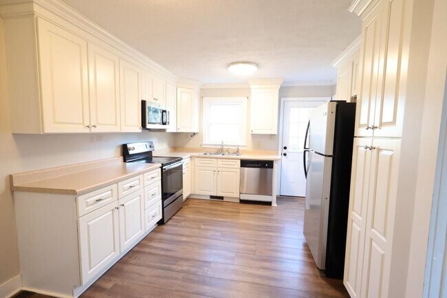 Building Photo - 1985 Briarcliff Rd