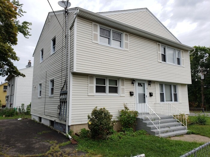 Primary Photo - 8 Ivy Ct