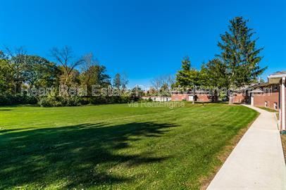 Foto del edificio - 268 Powell Cir