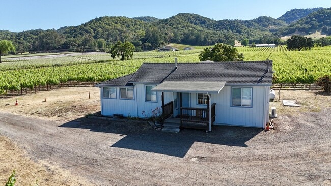 Foto del edificio - Rare, 2 Bedroom, 1 Bathroom Vineyard Cottage