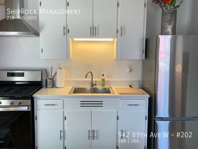 Building Photo - 942 89th Ave W
