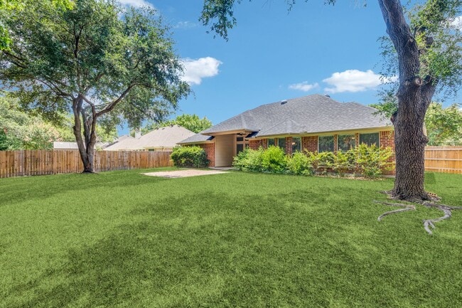 Photo - 1523 Wayside Dr House