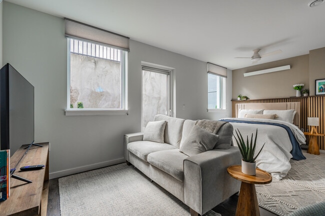 Foto del edificio - 320 Queen Anne Ave N