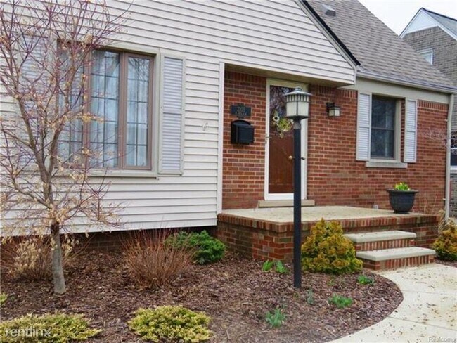 Building Photo - 3 br, 2 bath House - 2105 N Wilson Ave