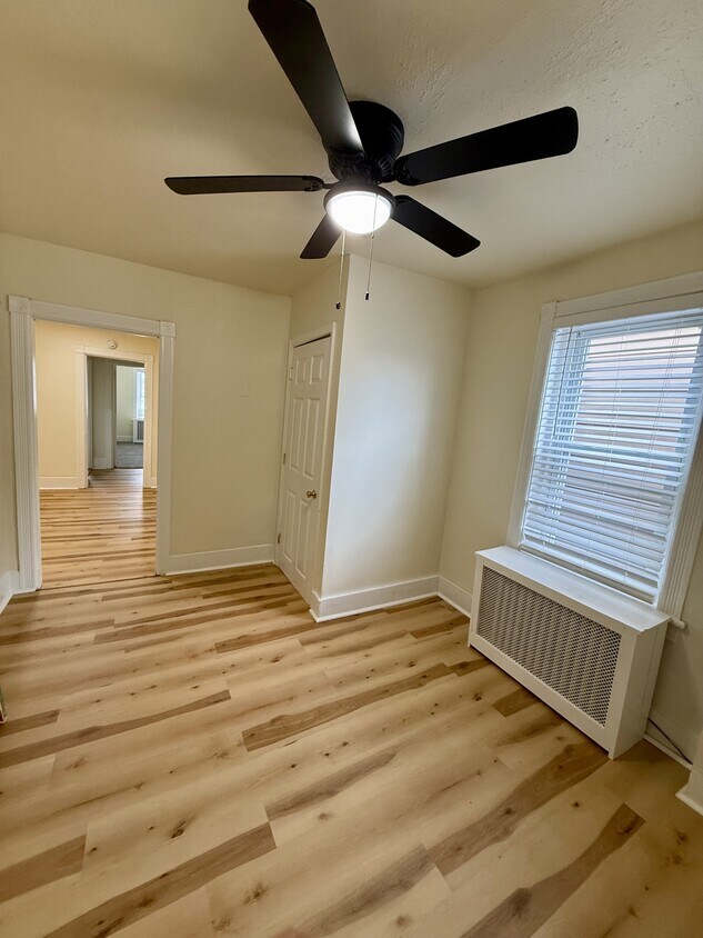 Foto principal - 12 E Lancaster Ave
