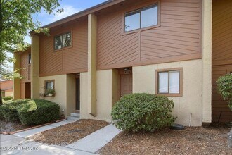 Building Photo - 85 Debarry Ave