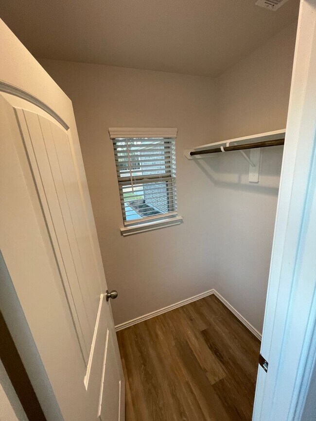 Foto del edificio - *New Year, New Home Special* Four Bedroom ...