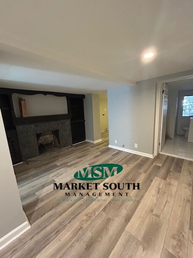 Building Photo - RENOVATED ONE BEDROOM ON THE BEAUTIFUL JON...