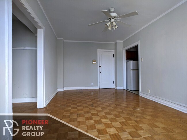 Foto del edificio - 711 W Belmont Ave