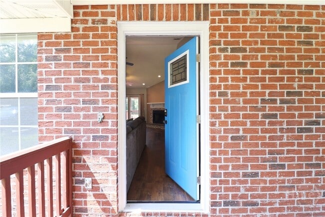 Building Photo - 314 Elm St
