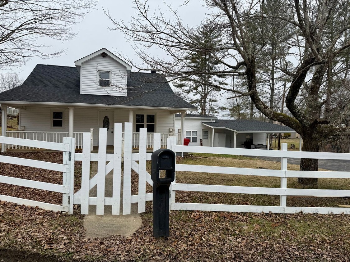 Foto principal - Four Bedroom House in Corbin, KY