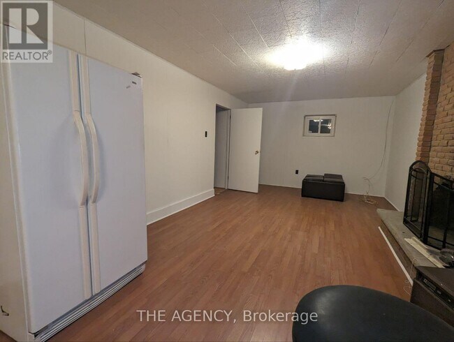 Photo du bâtiment - 124 Van Horne Ave