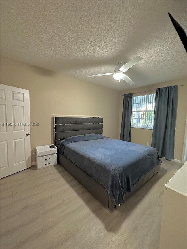 Building Photo - 3155 NE 184th St