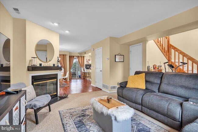 Building Photo - 211 Harbourtown Blvd