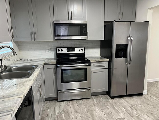 Foto del edificio - 2061 NW 81st Ave