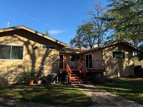 Building Photo - 11683 Lakeshore S