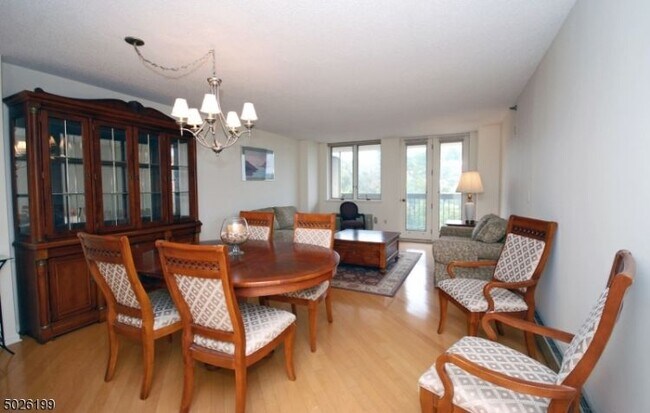 Foto del edificio - 10 Smith Manor Blvd