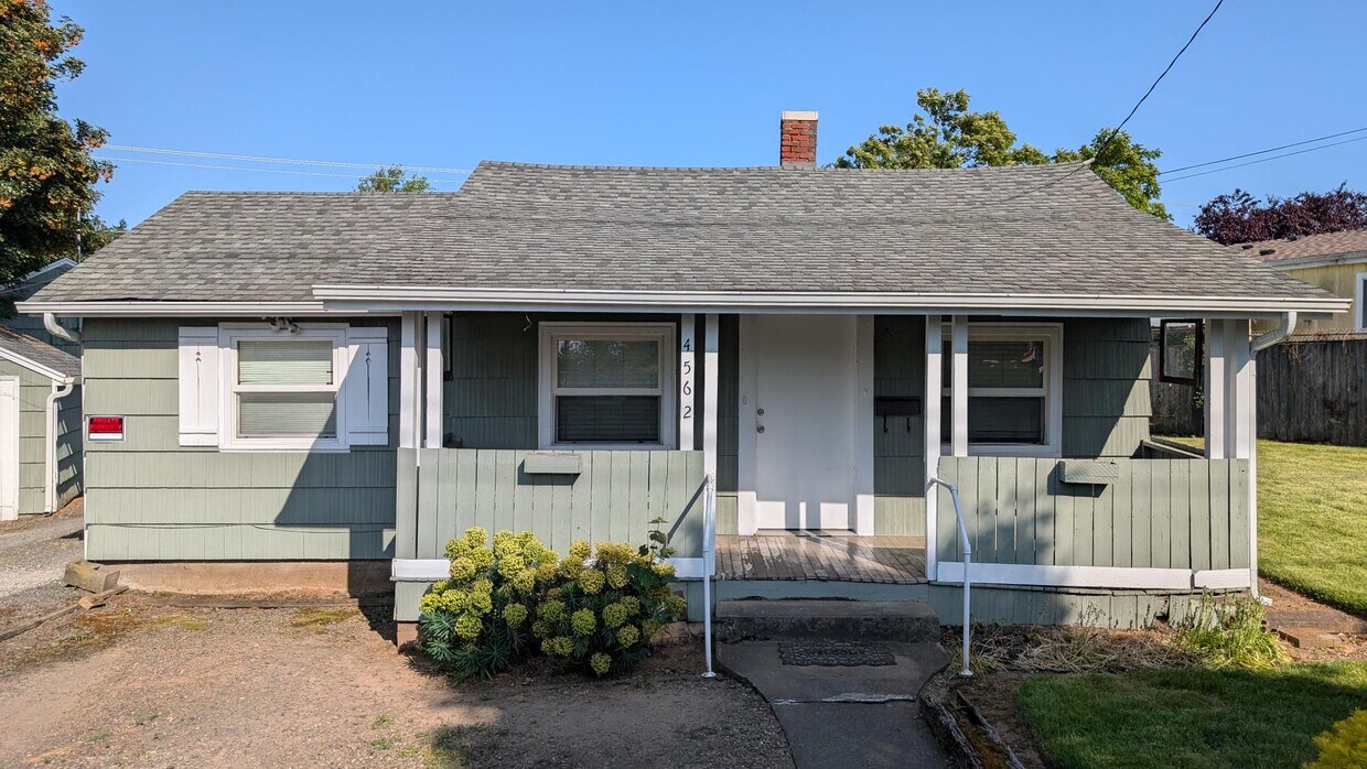Foto principal - 4562 NE Cully Blvd