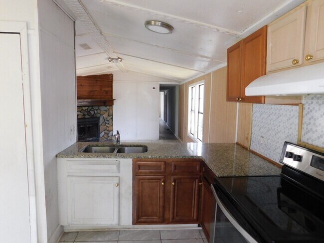 Building Photo - 2263 Stanley Rd
