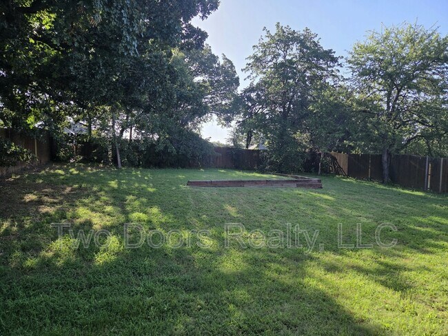 Building Photo - 748 Tuscany Way