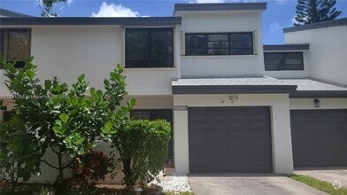 Building Photo - 9894 Fairway Cove Ln