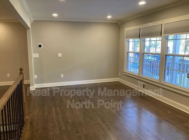 Building Photo - 1755 Reindeer Dr NE
