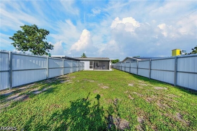 Building Photo - 2505 SE 16th Pl